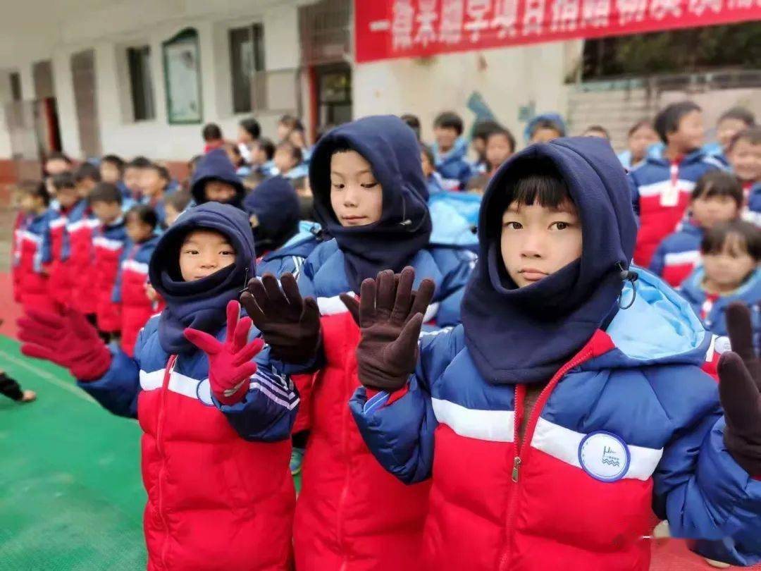 第64期助学项目:贵州省普安县辣子树村小学棉衣捐赠反馈_防寒_手套