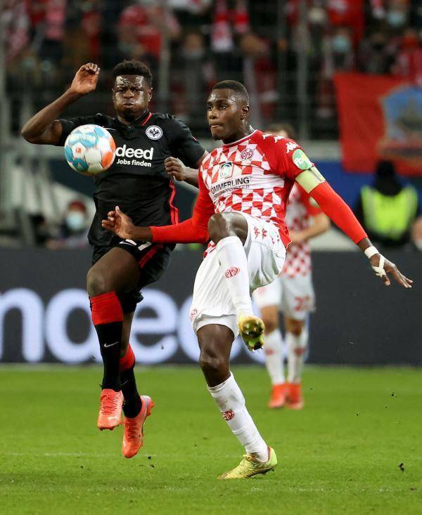 尼亞卡特|德甲：法蘭克福勝美因茨