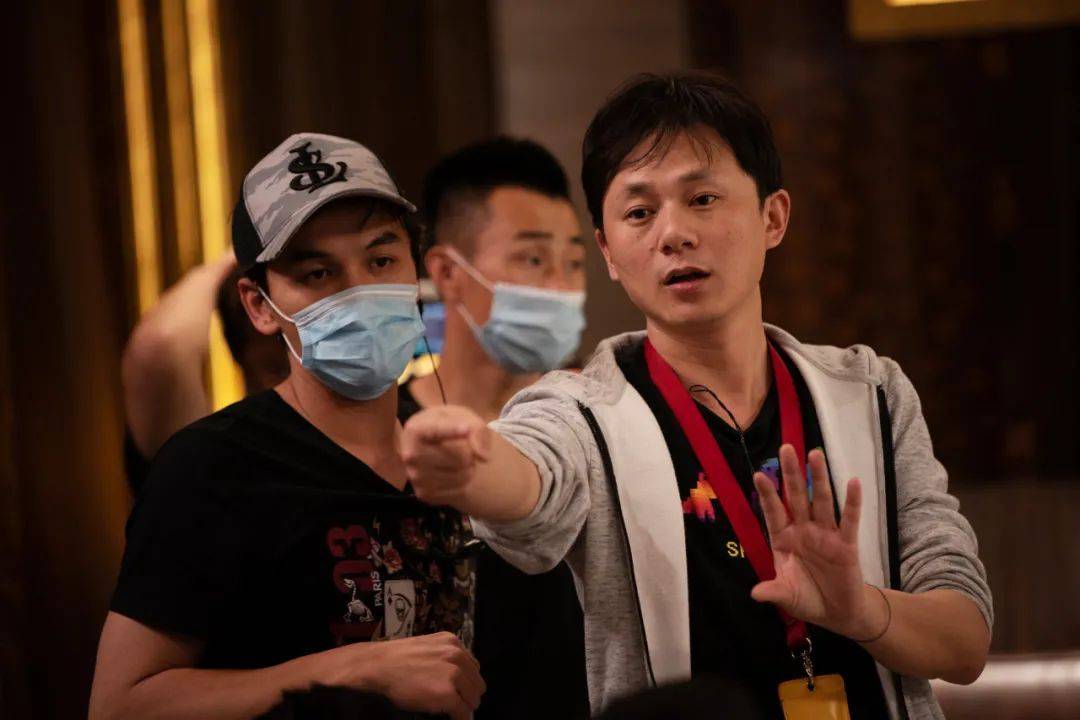 乌鸦小姐与蜥蜴先生导演吴强离地半尺的甜宠剧是如何落地的