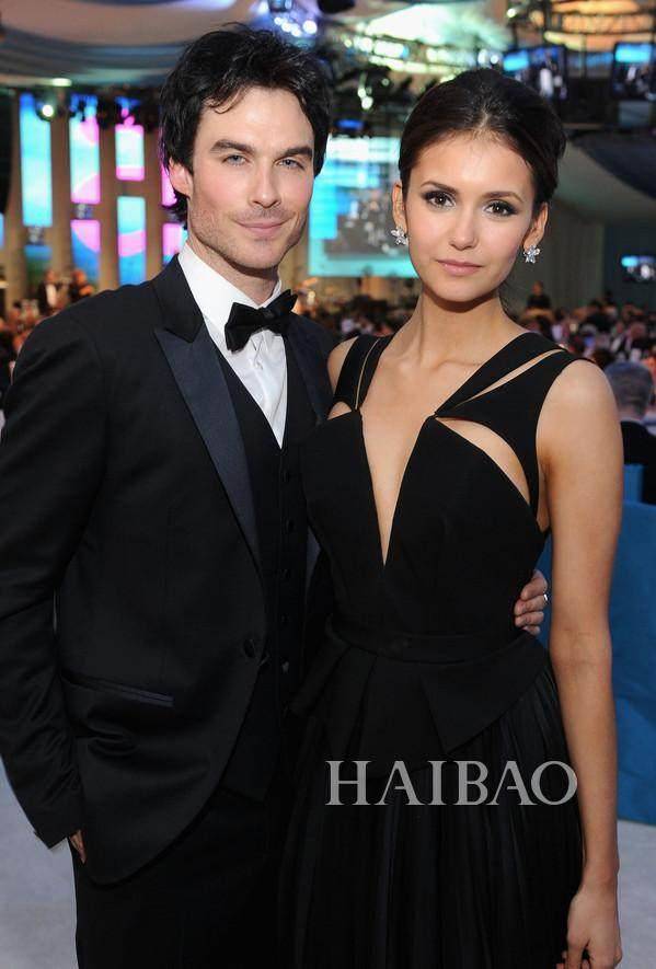 男主角携妻海滩度假狂秀恩爱,妻子不输前女友妮娜_伊恩_妮基·瑞德