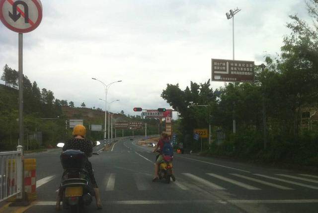 怎么样才算闯左转红灯 357108d5eb5541c585d22d8bfa098ebb.jpeg