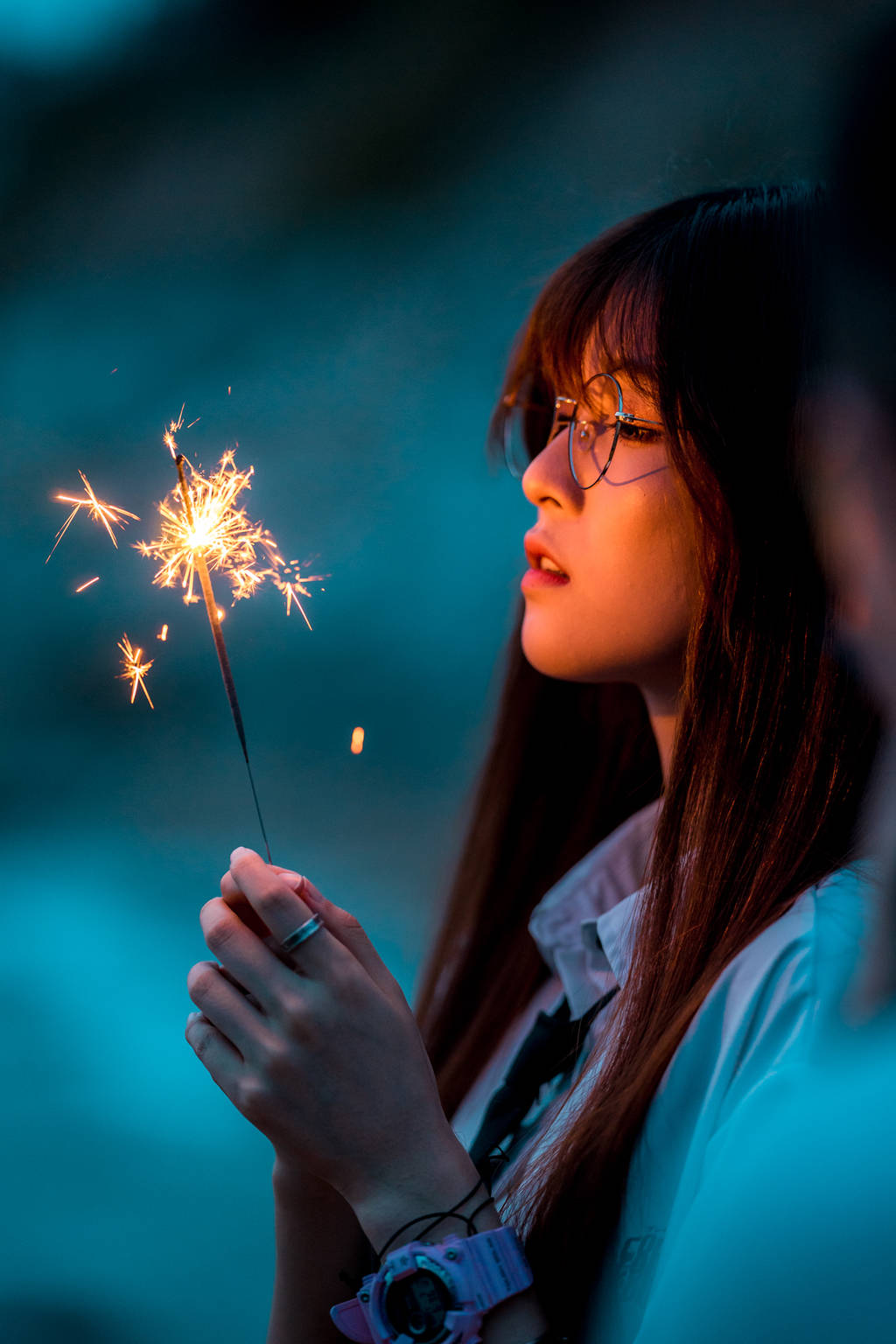 海边夜景烟花人像