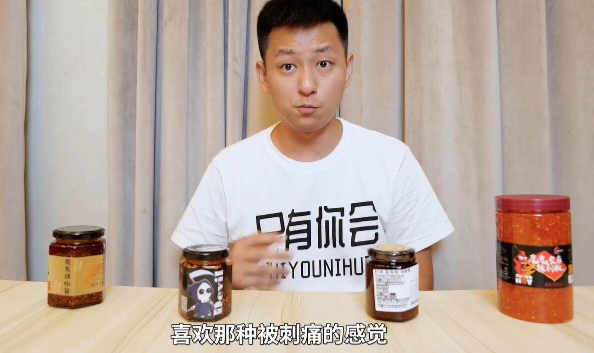 两人一起合作拍摄了一期视频,内容上小文哥并没有