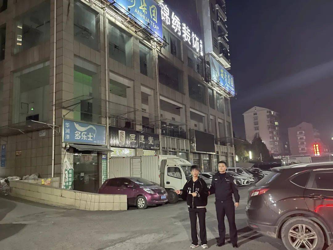 益阳一ktv包厢内抓获4名提供有偿陪侍人员！