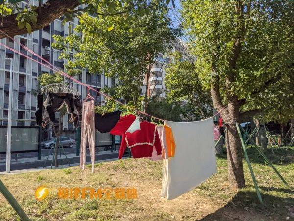 内衣裤怎么挂在这里……_公园_亚峰_管理