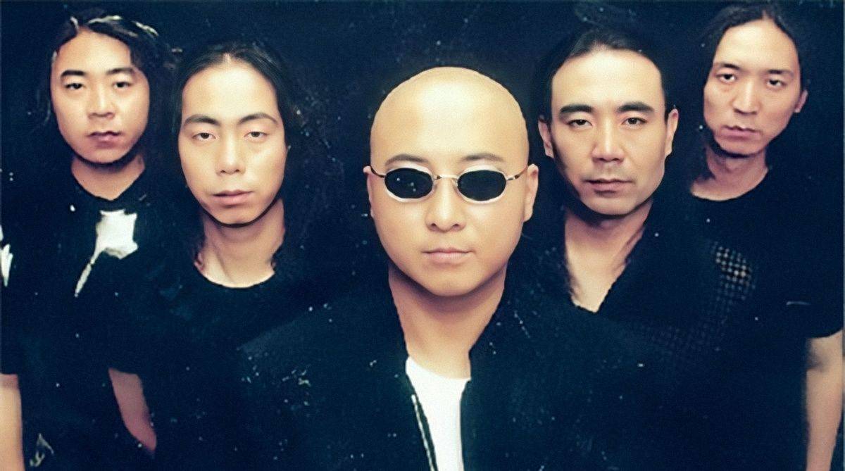 "狠人"周晓鸥:21岁出道,28岁成乐坛霸主,52岁因演技太好被骂_零点乐队