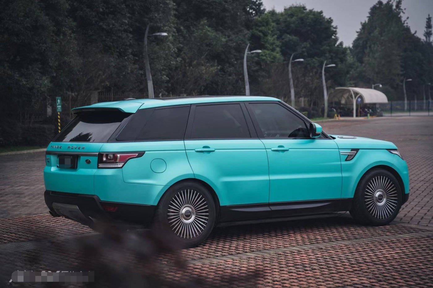 路虎揽胜改色蒂芙尼蓝硬汉也能温柔