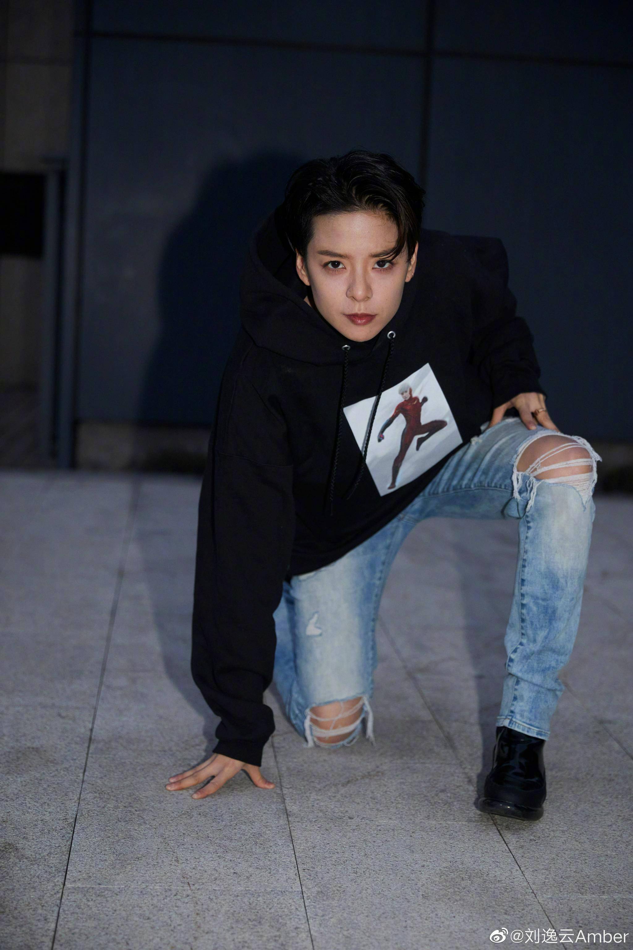 amber刘逸云晒出东北铁锅炖的图片……_东北_刘逸云_铁锅