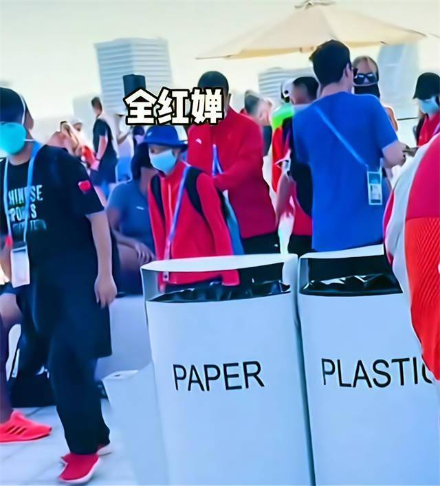 教练|全红婵好样的！赛后被诱导摘口罩摆拍，红姐直接拒绝，谁劝也不行