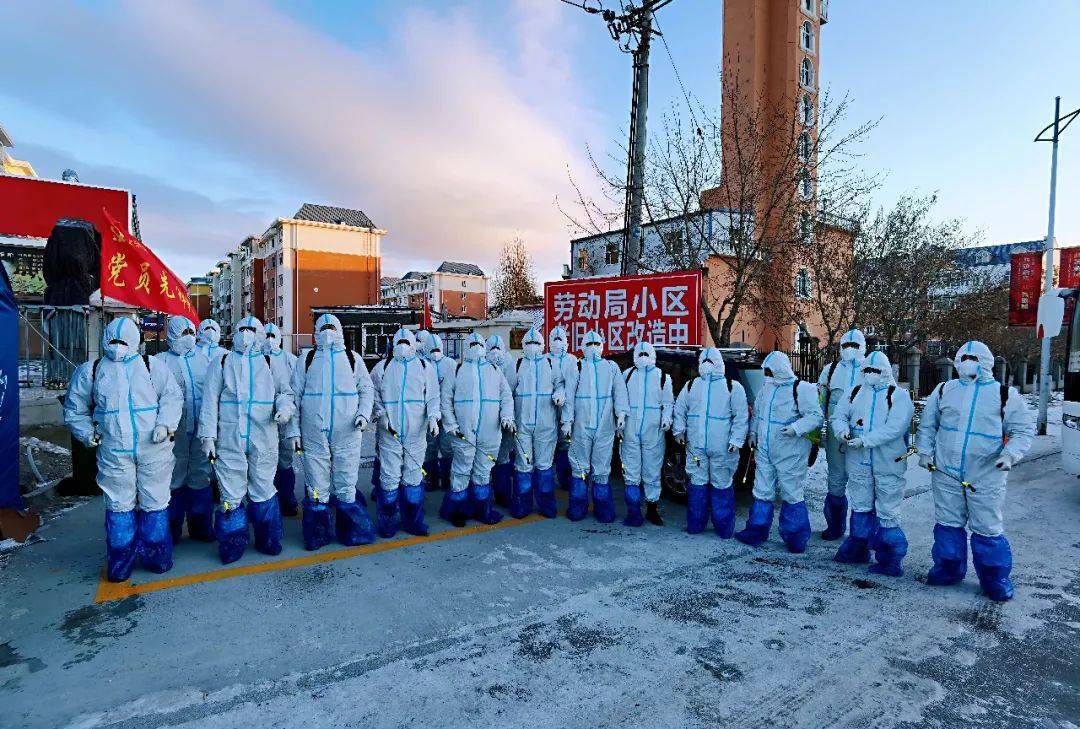 摄影:侯勇涛坚 守疫情面前,各条战线,各个岗位坚持驻守在防控一线,连