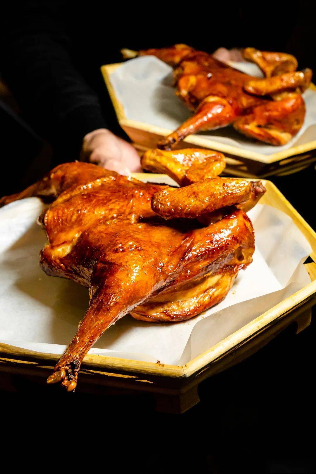 坐地铁5号线吃烧鸡去香到骨子里的大富烧鸡一年卖出100w只