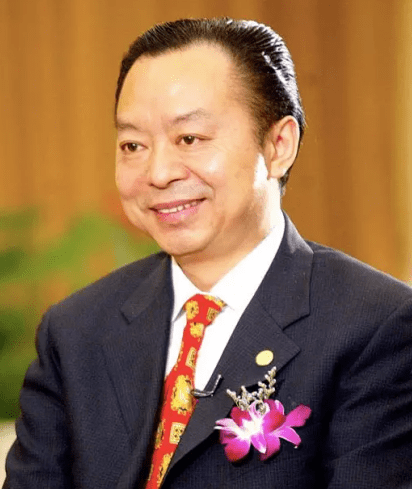 村民凑70元让他去闯荡成为南充首富开飞机回村给村民发千万元