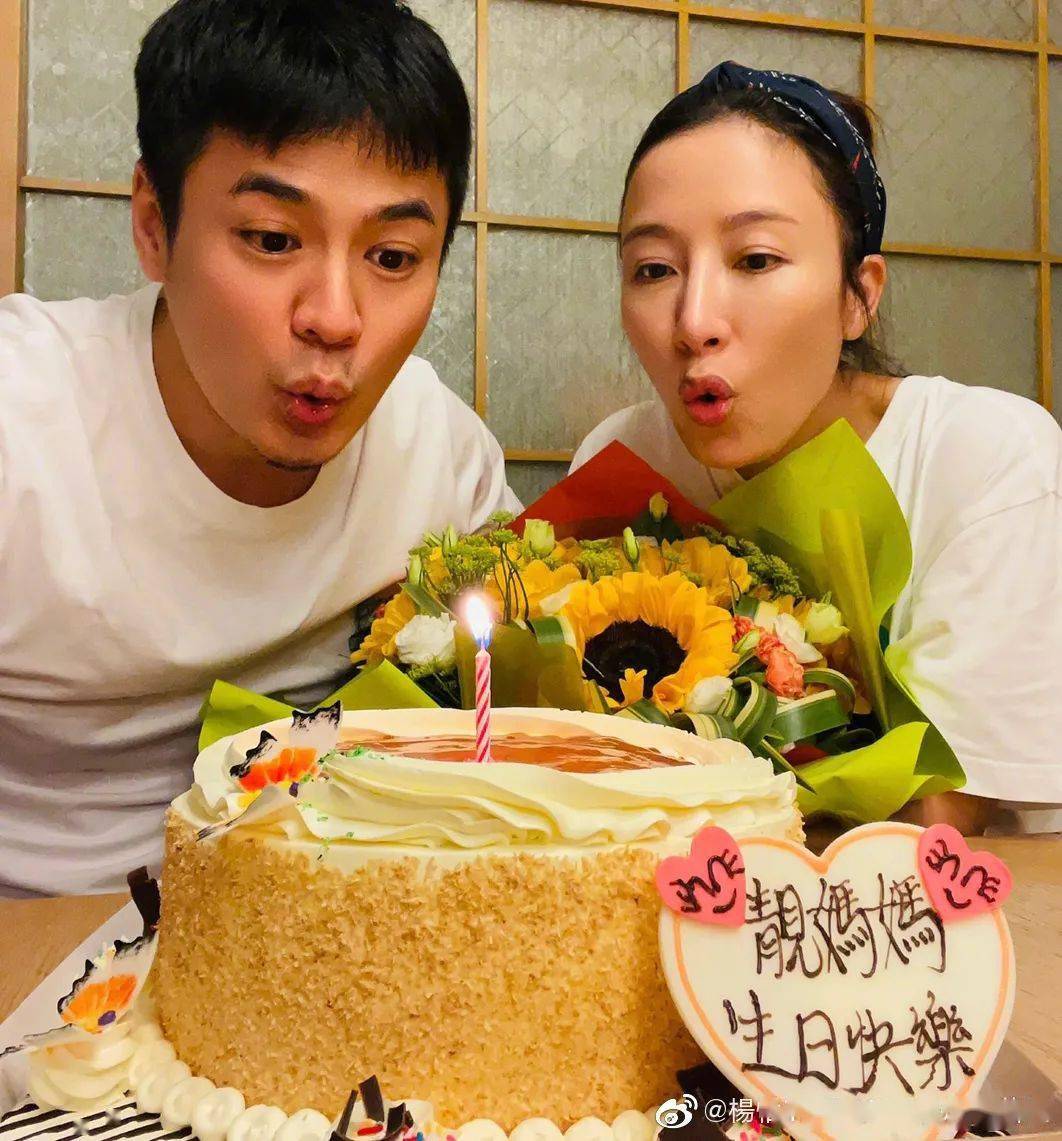 結婚兩週年時,楊怡曬出了她和羅仲謙的照片.