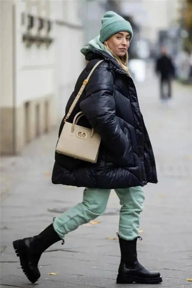 整体 普通羽绒服怎么穿出时髦感?5个小思路,效果超惊艳!