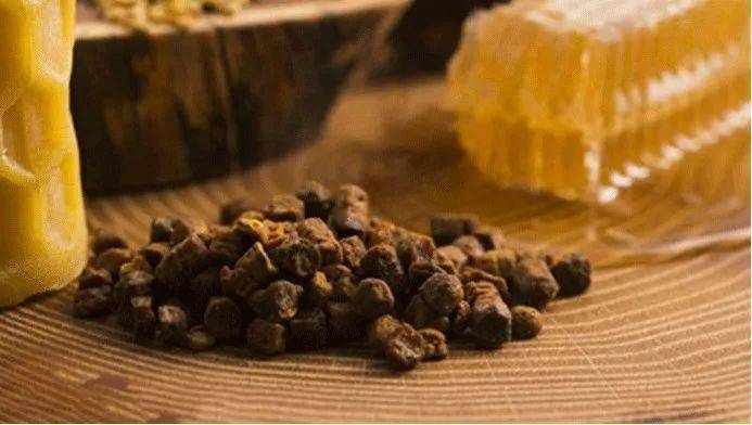 蜂胶你要在年末聚会上悄悄惊艳所有人！