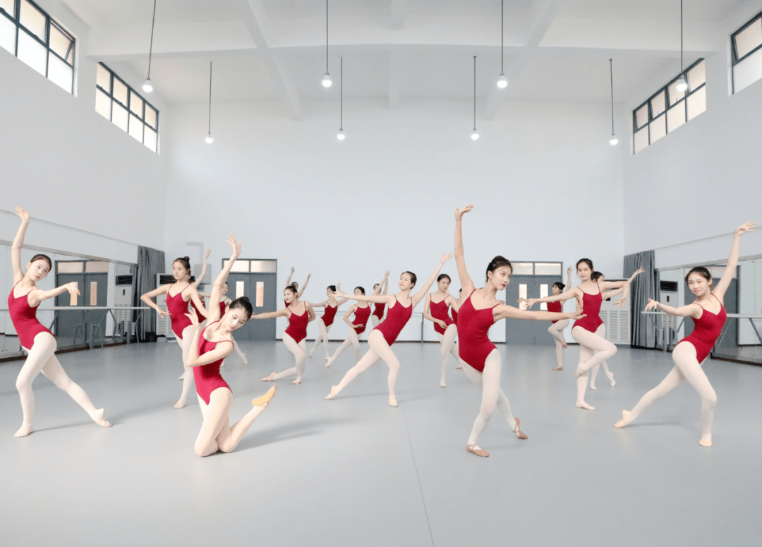 遇见南传院闻其详你好这里是南京传媒学院舞蹈学院