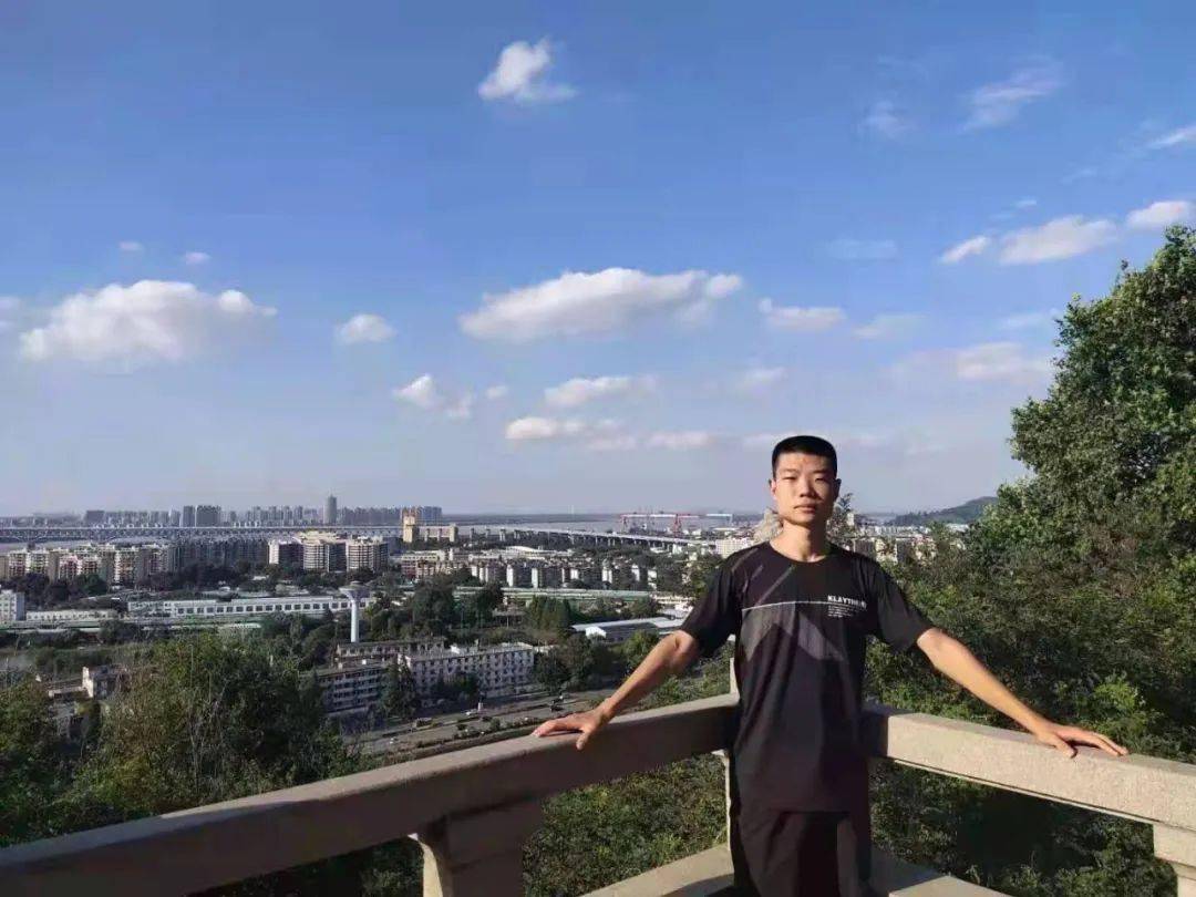 青年思想榜样力量马啸天