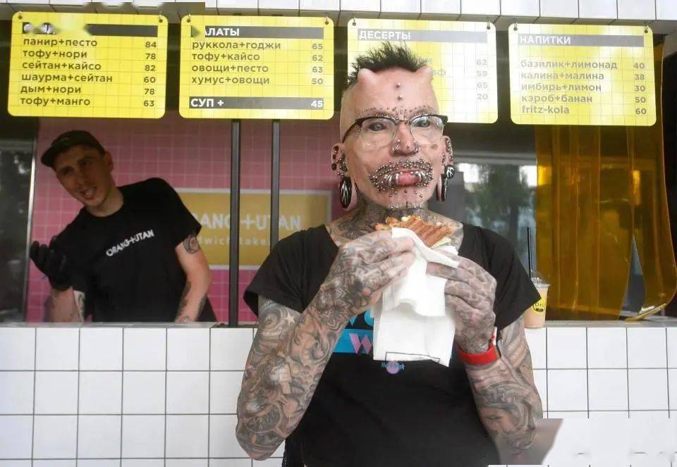 奇葩德国男子全身上下穿孔453个创下世界纪录