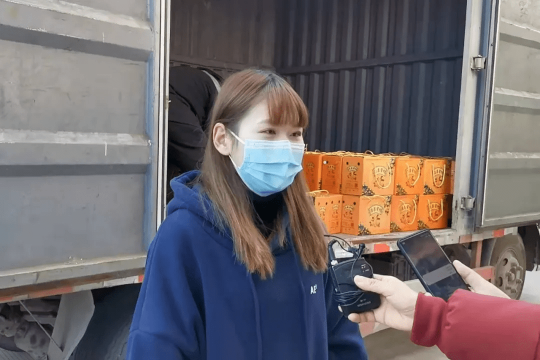 陈玉露12月21日下午坚守在宁波镇海,绍兴越城抗疫一线的工作人员在
