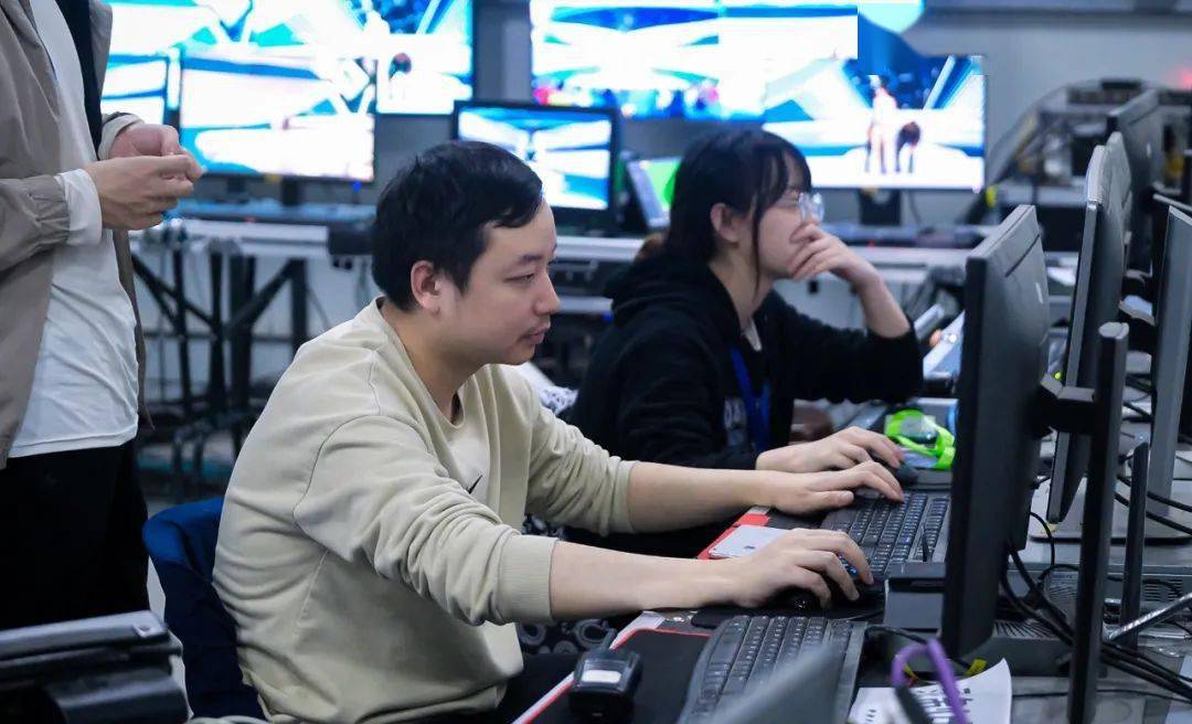 这些工种分属于直播系统团队,动作捕捉团队,动画团队,后期团队和特效