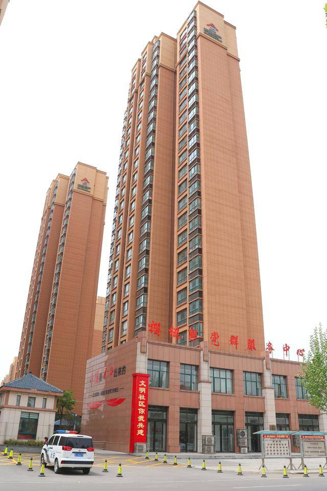 临颍县樱桃郭村曾经是一个城中村,以前的村庄有不少破旧的房屋,坑坑洼