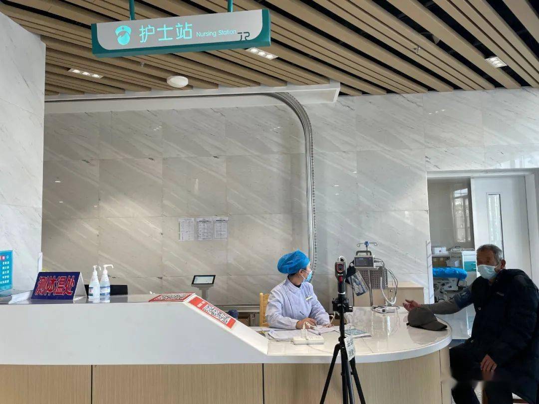 温馨提示(急诊预检分诊处)急诊患者需先到急诊预检分诊台接受预检分诊