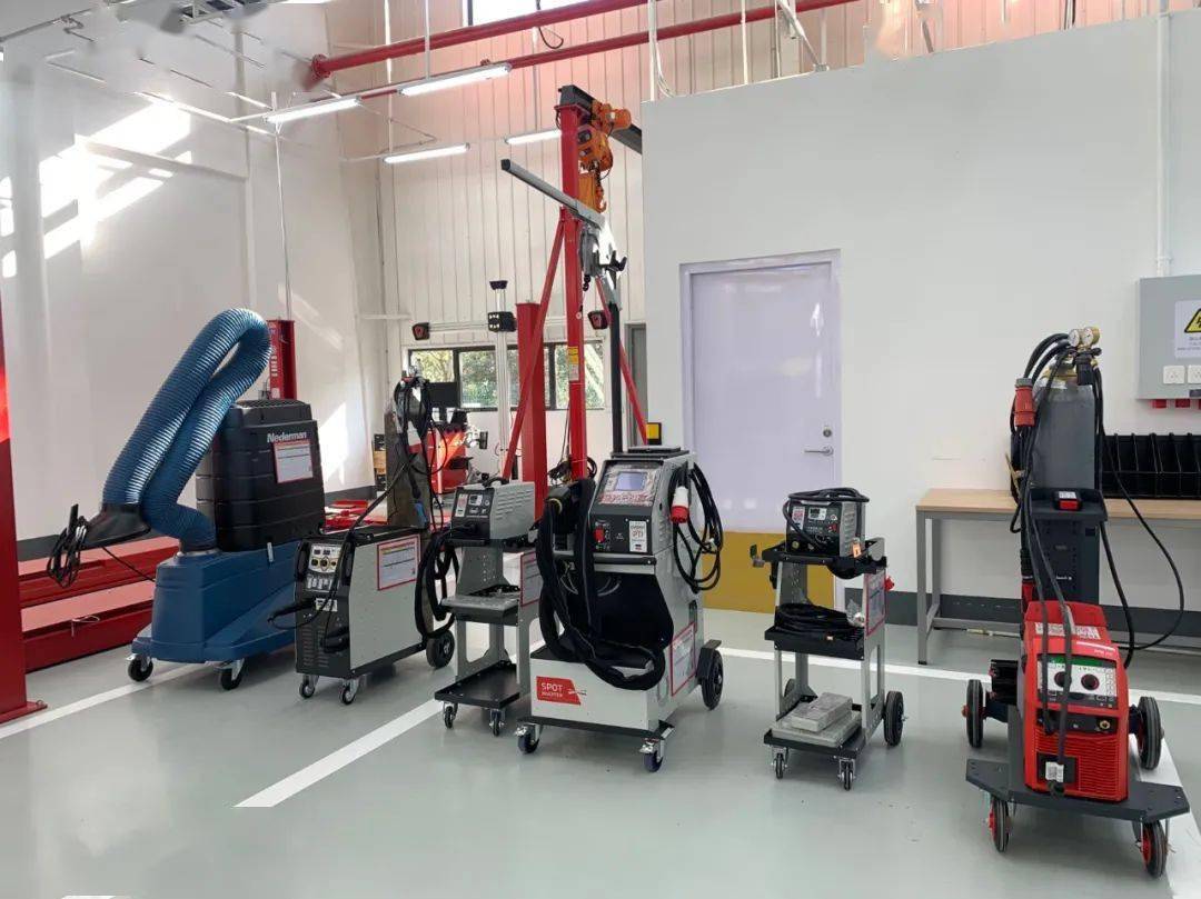 实探探营特斯拉直营钣喷中心新能源车争食独立售后蛋糕