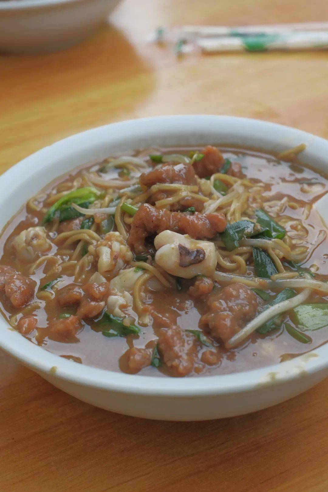 还有炖的入味的牛排,滑溜溜的牛肉羹,淡淡药膳味的牛杂汤,清爽的蒜蓉