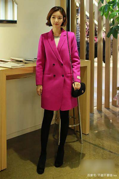 玫红衣服怎么配下身_红色_黑色_裤子