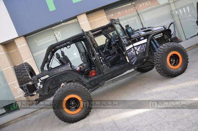 真野性体验牧马人全车顶拆卸