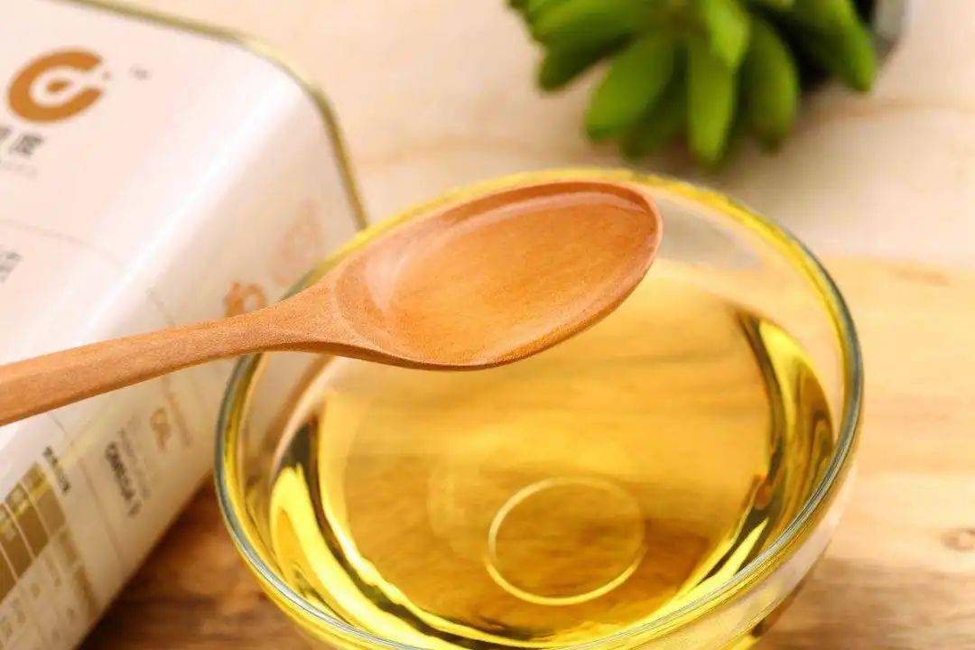 同一种食用油:"浅色"和"深色"哪个好?_颜色_程度_什么