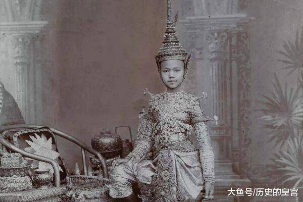 缅甸末代国王皇后图片