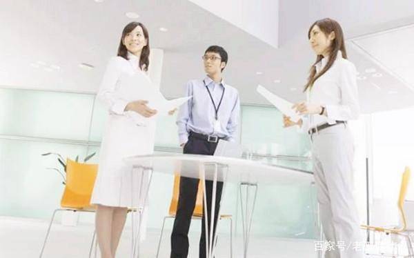 女子拒绝同事表白,一周后骂同事是渣男,网友:这女的太霸道