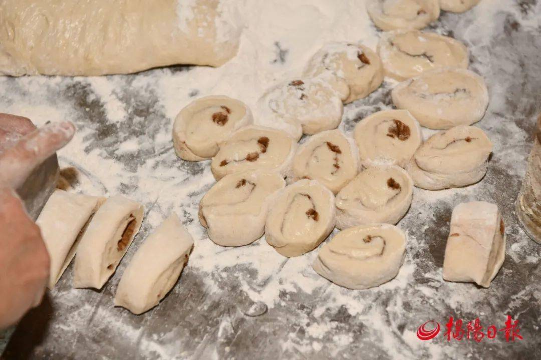 揭阳名小吃咸香饼:咸甜酥香惹人爱_经营_林新彪_面团