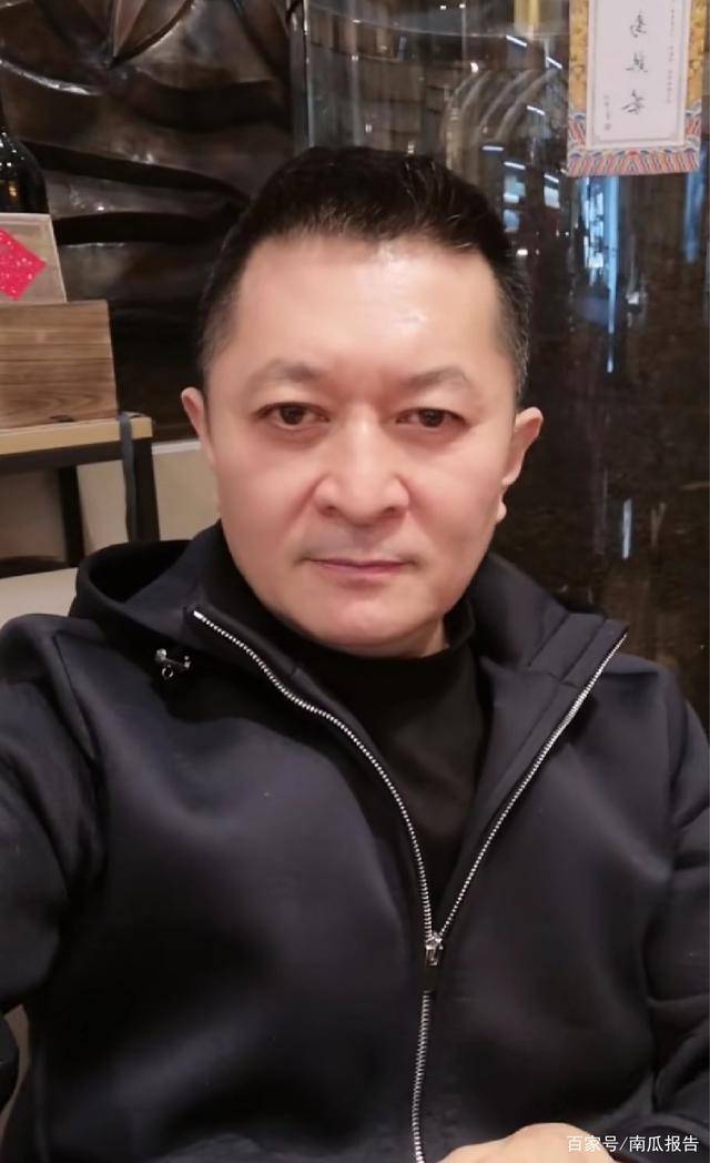 《马大帅》"刚子"近照曝光,不再是年轻小伙,爱抽雪茄爱唱歌_赵钢_视频