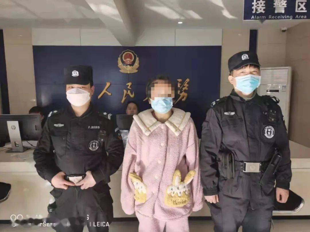 公开逮捕女嫌疑人图片图片