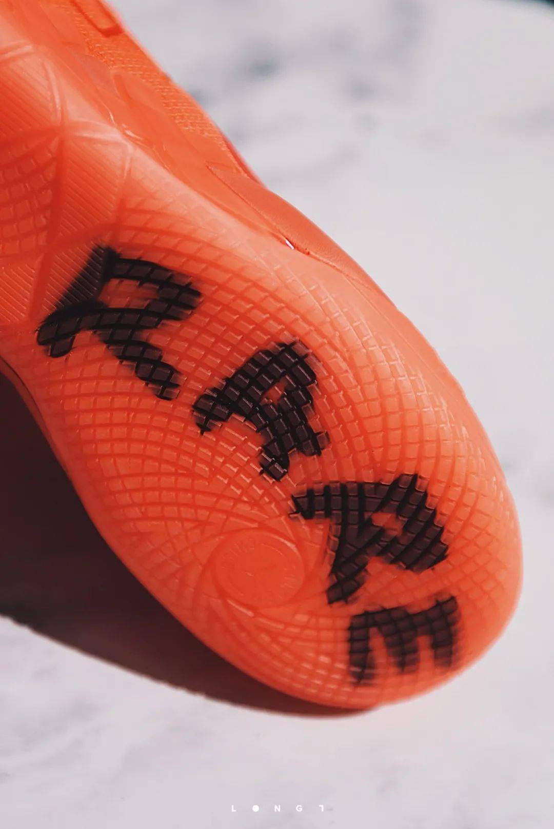 三球的签名鞋我们要从过去讲起