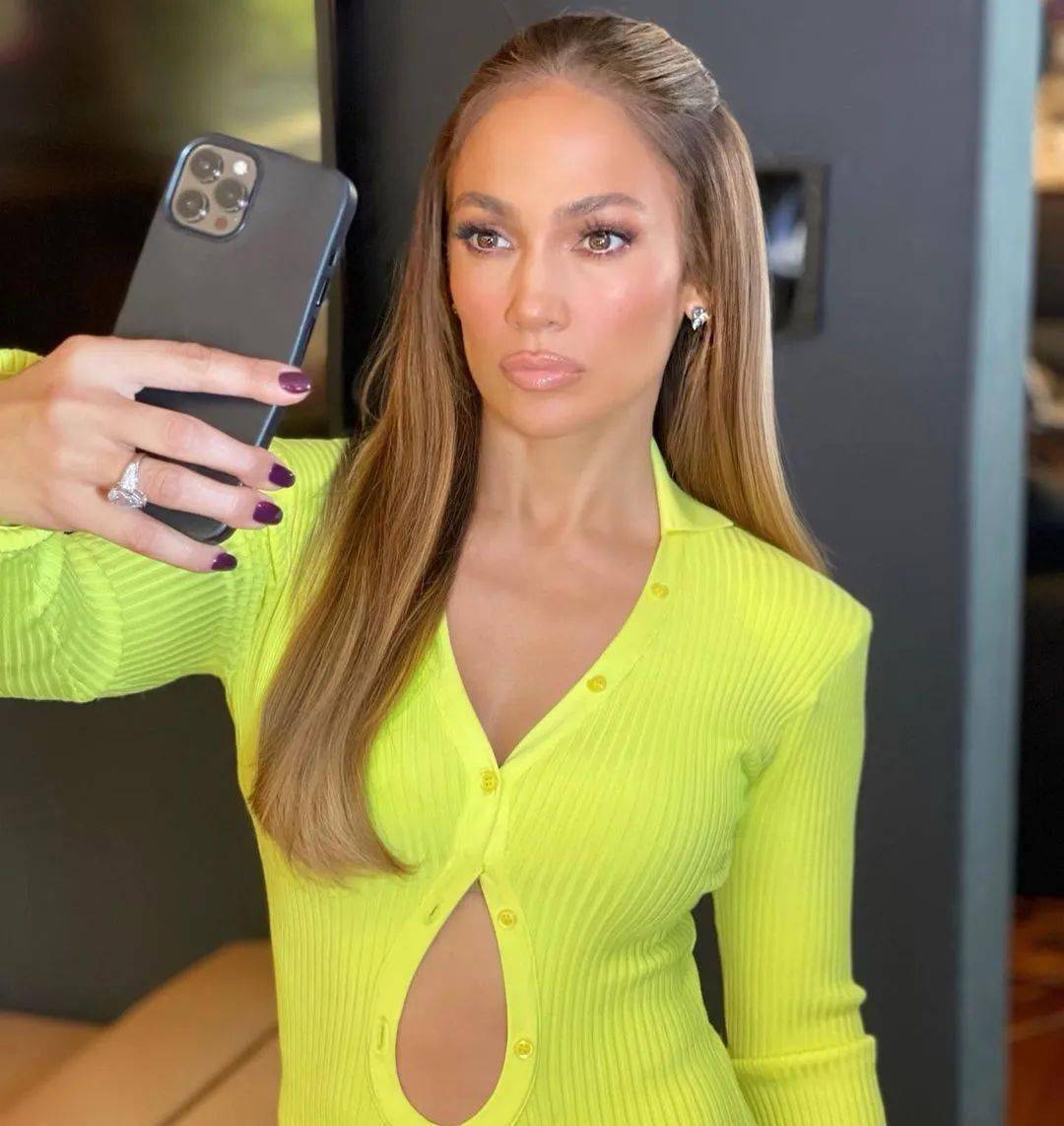 LopezJennifer Lopez 分享秋冬季护肤心得！