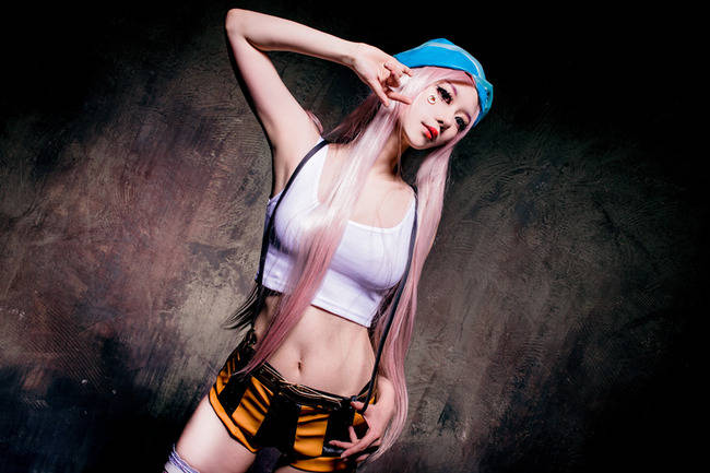 cos乔艾莉波妮露脐装的小姐姐帅气十足