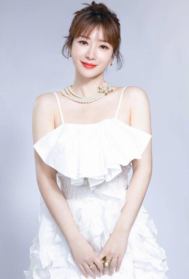 到达了"姐姐"年纪,可她身具的形象美却一点都不输于任何一位年轻人