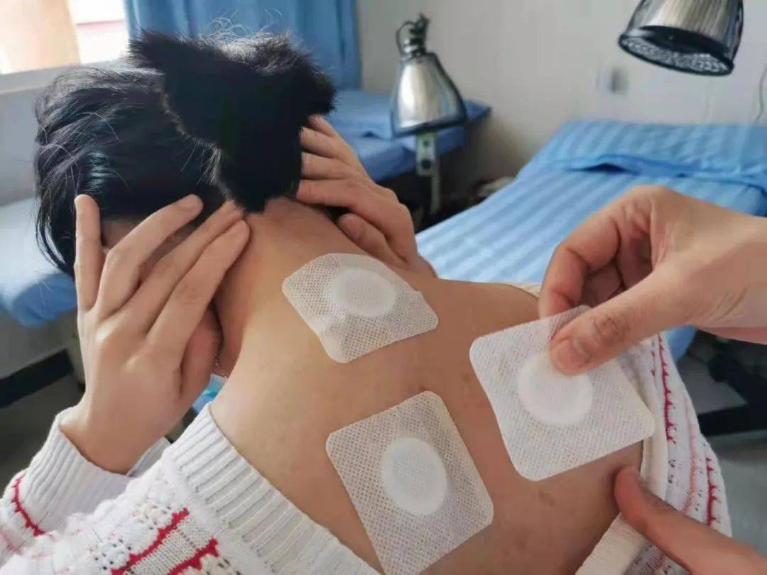 冬病冬治勐腊县中傣医医院开展三九贴活动