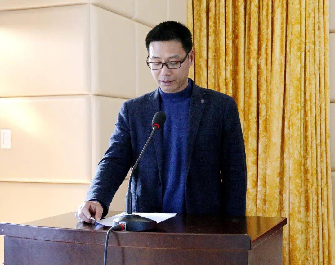 随后,横槎村党委书记何忠华和杏梅坞村党总支书记李炎火上台进行经验