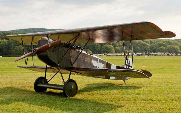 解决了一直以来机枪子弹被螺旋桨干扰的难题