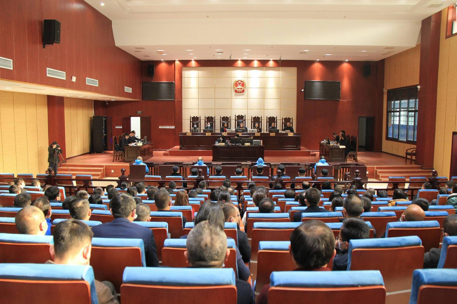 由龙山县人民检察院提起公诉的田富荣等人贪污,受贿一案公开宣判_米成