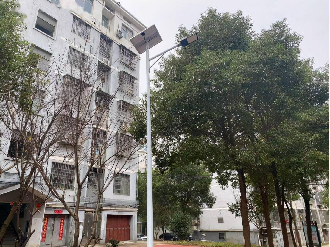 南昌县银三角管委会路灯安装照亮小区居民心