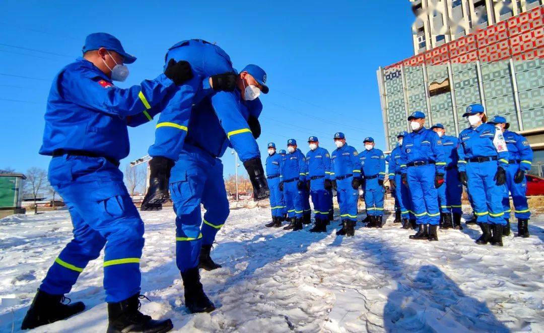 齐齐哈尔首家民间救援队挂牌