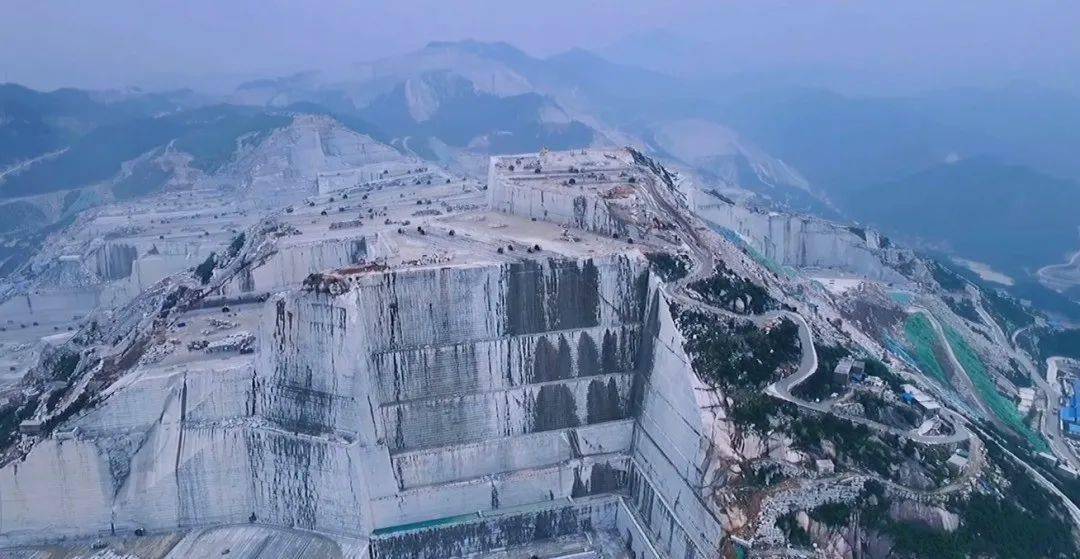 福建最大的石材矿在哪,地底布达拉宫,太震撼了!_矿山_开采_矿区