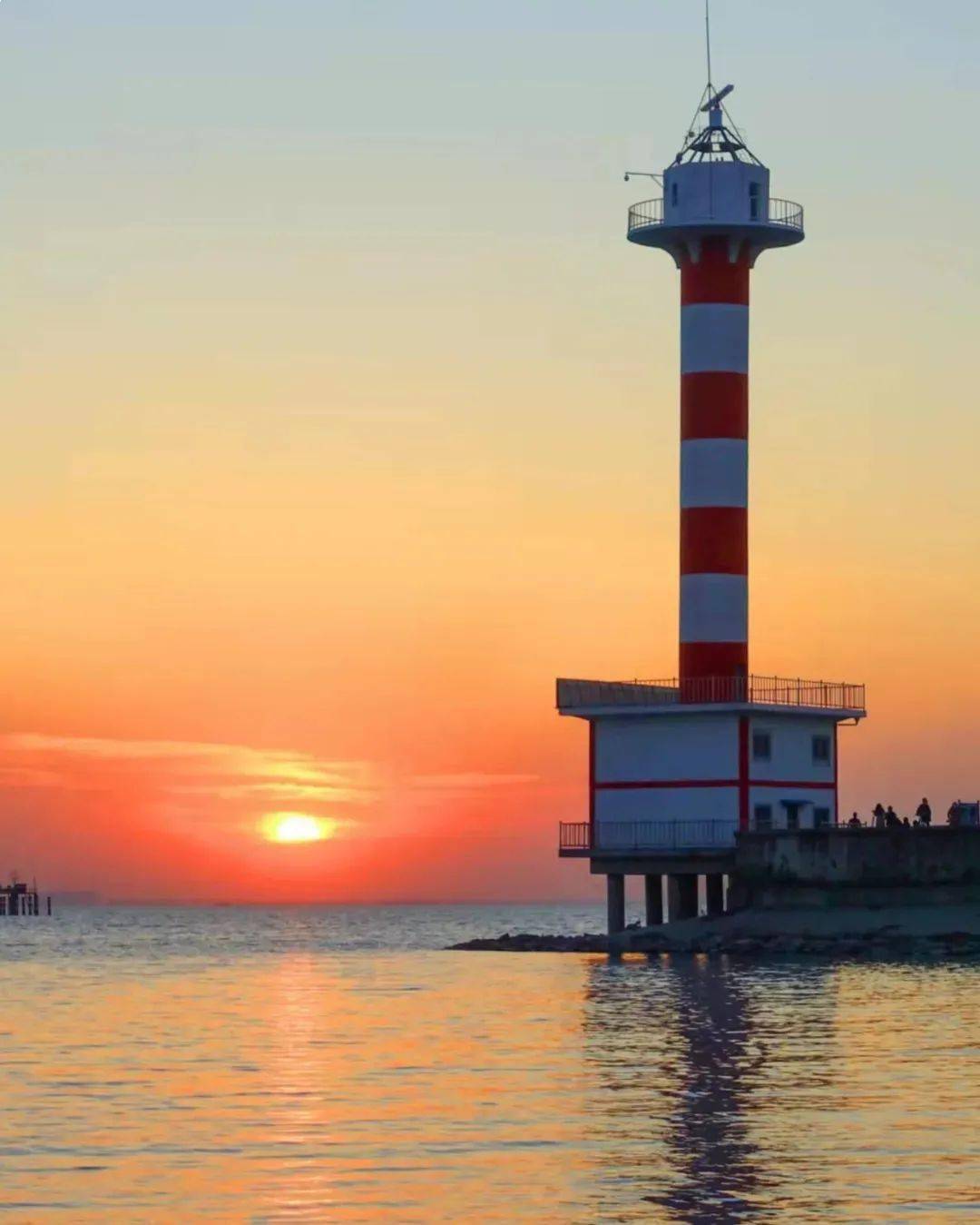 滨湖明珠码头灯塔图片