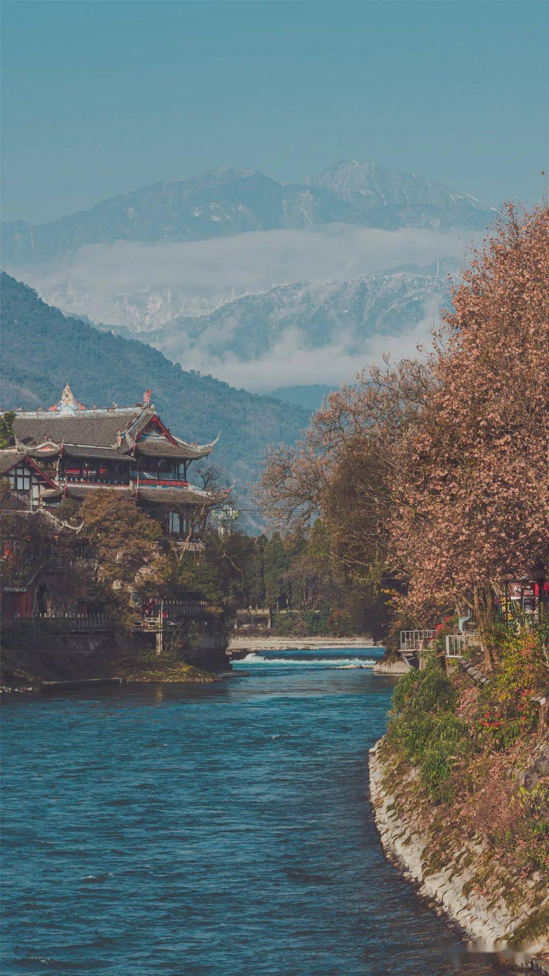 都江堰|电影风格下的雪山与都江堰