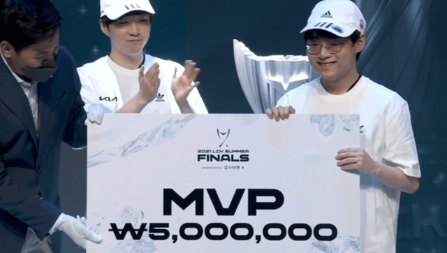 showmaker亲手击败偶像faker,夺冠后拿到fmvp,同时创造1项纪录_选手